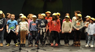 A Turma do 3.º B da Escola Amarela participou na Gala da Poesia