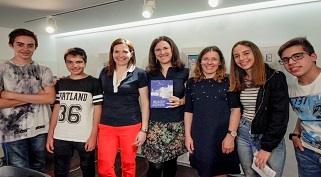 “Mary John” é recebida, na Livraria Arquivo, por alunos dos Marrazes