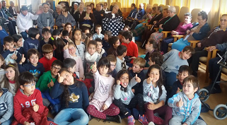 Amigos da Biblioteca Escolar do Agrupamento de Escolas Caranguejeira – Sta Catarina da Serra visitam lar da Caranguejeira